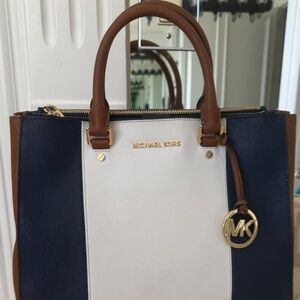Michael Kors Shoulder/ Handbag